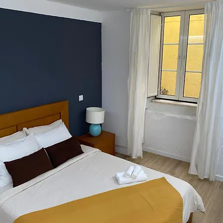 Spacious Steps From Bica Elevator For Families & Friends