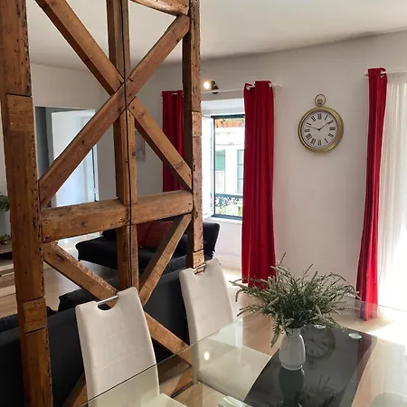 Spacious Steps From Bica Elevator For Families & Friends Apartman